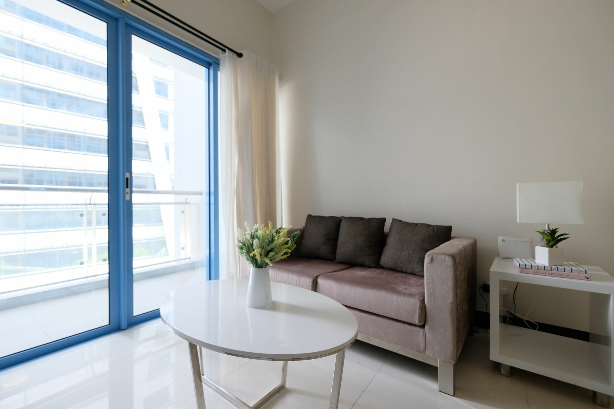 Csuites At Two Central Residences Макати Экстерьер фото